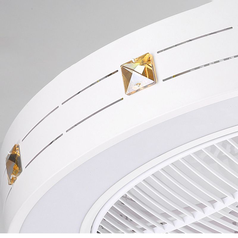 Weiß ausgehöhlter Deckenventilator Nordic Metal LED Runde Halbblüzlicht für Schlafzimmer