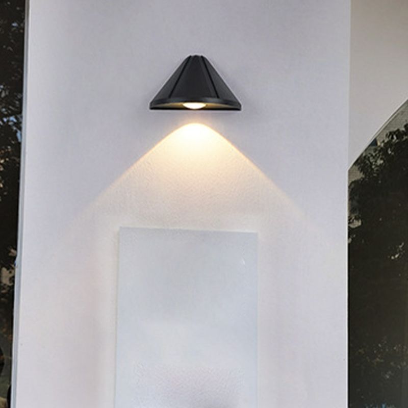 Single Modernism Black/White Wall Mounted Sconce Statement LED Wall Light