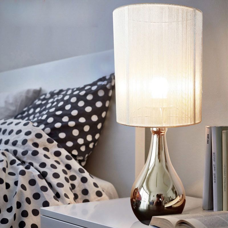 Lampada da comodino con paralume dritto, tessuto moderno, 1 lampadina, luce da lettura per libri in bianco
