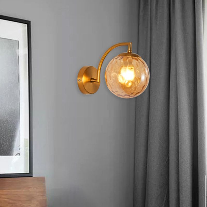 Luce da parete globo in vetro a 1 luce Nordic Luce da letto 7,5 "H Apparecchio di illuminazione con braccio in metallo ad arco