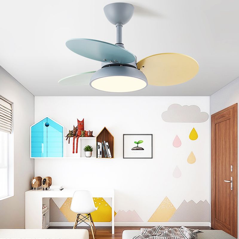Kids Creative LED Fan Pendant Light Iron Fan Chandelier with Colorful Wooden Lamina