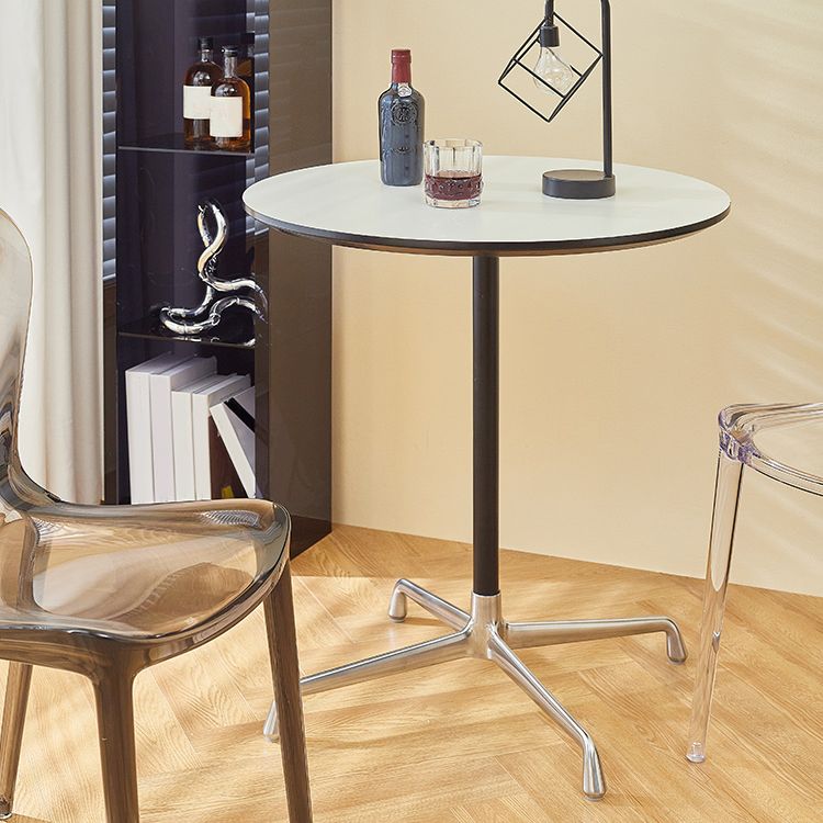 Table à manger de style industriel Table à manger standard à la hauteur avec base de piédestal pour la maison
