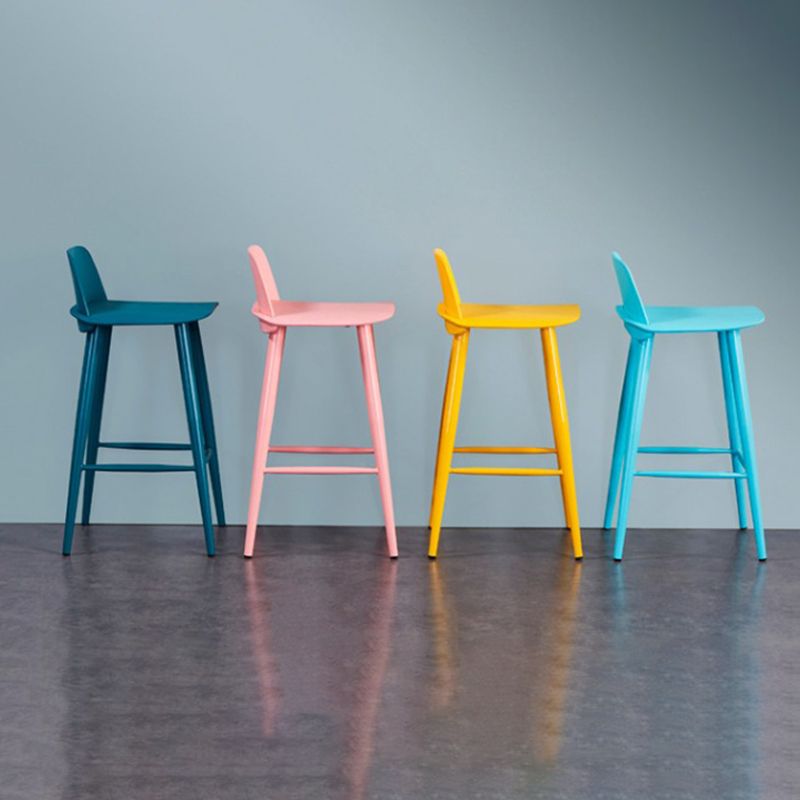 Contemporary Low Back Bar Stool Plastic Footrest Stool for Restaurant