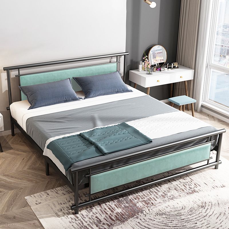 Contemporary Open-Frame Bed with Black Iron Frame and Legs Bed