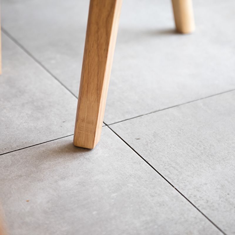 Barhocker im skandinavischen Stil, Sitz aus Leinenmischung, Holzbeine für die Küchenbar