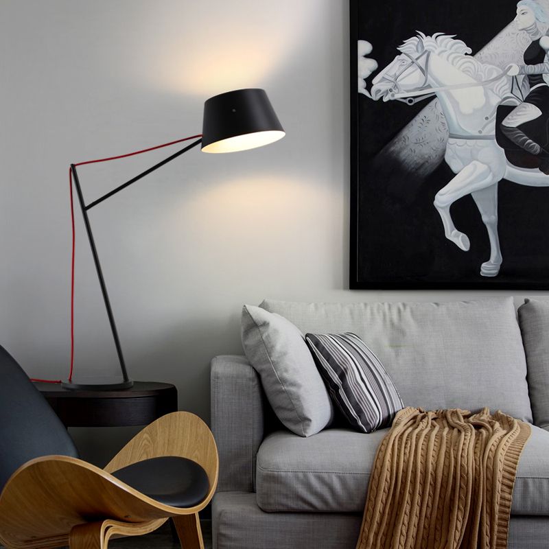 Lampada da scrivania in stile moderno a 1 luce con paralume metallico con finitura nera Lampada da lettura affusolata per soggiorno