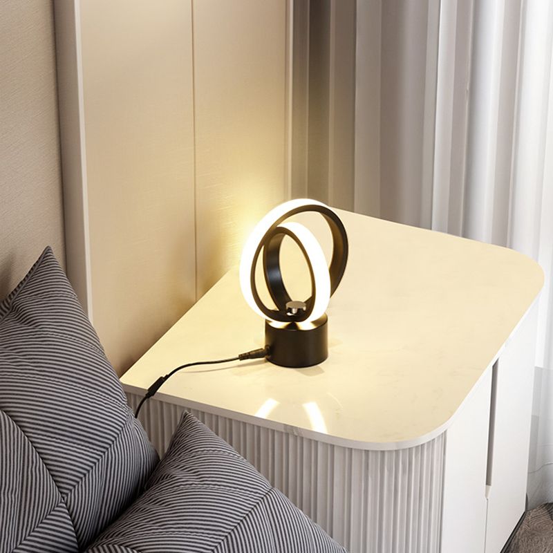 Style moderne linéaire table d'éclairage de table en métal lampe pour chambre à coucher
