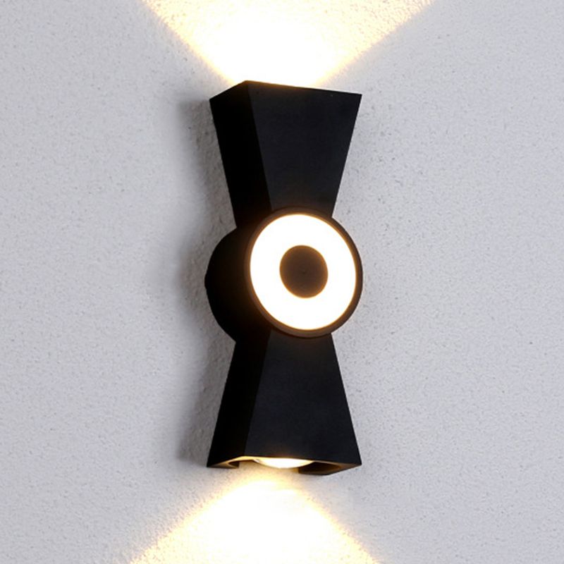 Contemporary Wall Light in Black / White Aluminum Wall Mount