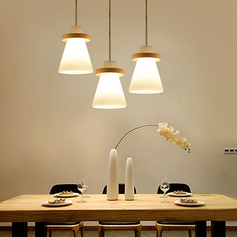 Bois massif conical suspension du plafond de plafond en verre blanc minimaliste pour salle à manger