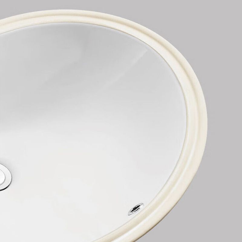 Modern Porcelain Bathroom Sink in White with Overflow Undermount Sink