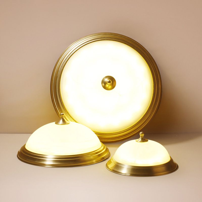 Inbouwplafondlamp Traditioneel koepelvormig wit glas inbouwarmatuur in messing voor slaapkamer