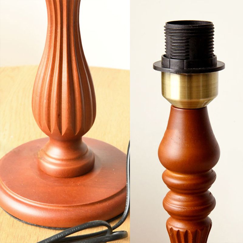 Lampe de bureau en forme de tonneau beige/beige/bleu foncé, tissu traditionnel, lampe de lecture à 1 lumière pour chambre à coucher avec base en bois
