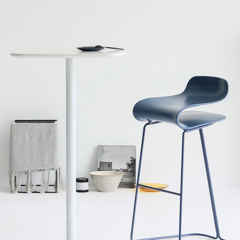 Armless Metal Indoor Bar Stool Scandinavian Plastic Stool with Footrest