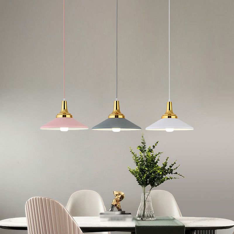 Triangle Dinning Room Down Lighting Pendant Metal Metal Modern Style suspendu Pendant Light
