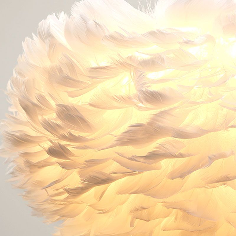 Luminaires de lustre Globe Chandelier Multi-Head Primp à lustre blanc avec une teinte en plumes