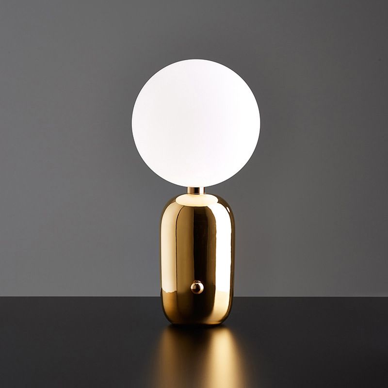 Lampada da letto da letto a 1 tratto Lampada Modernità Illuminazione da tavolo con sferico in vetro lattiginoso