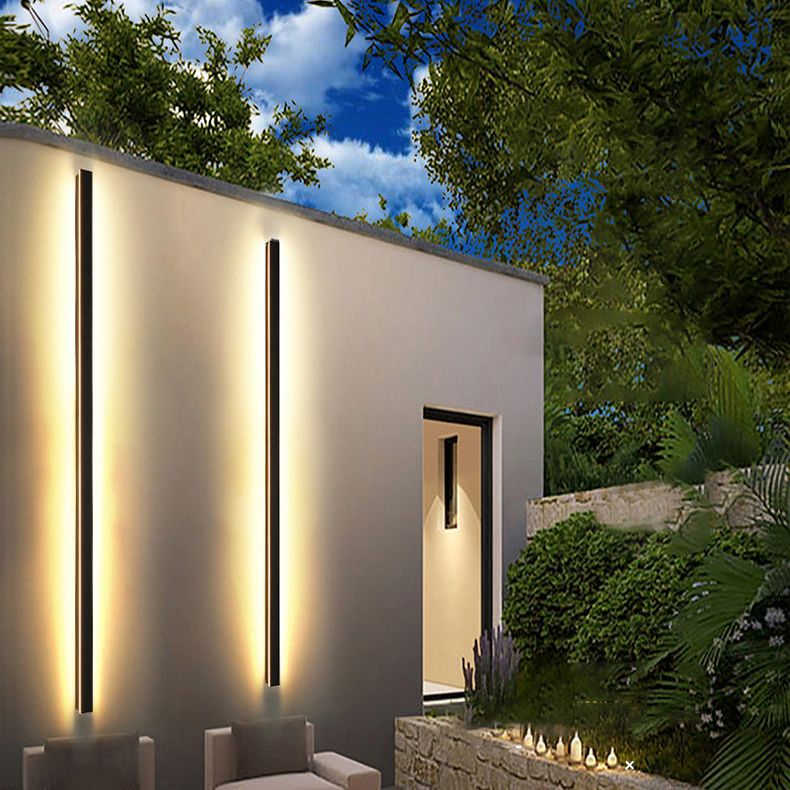Linear Shape Wall Mount Lamp Modern Style Metal Sconce Lamp in Black for Exterior Wall