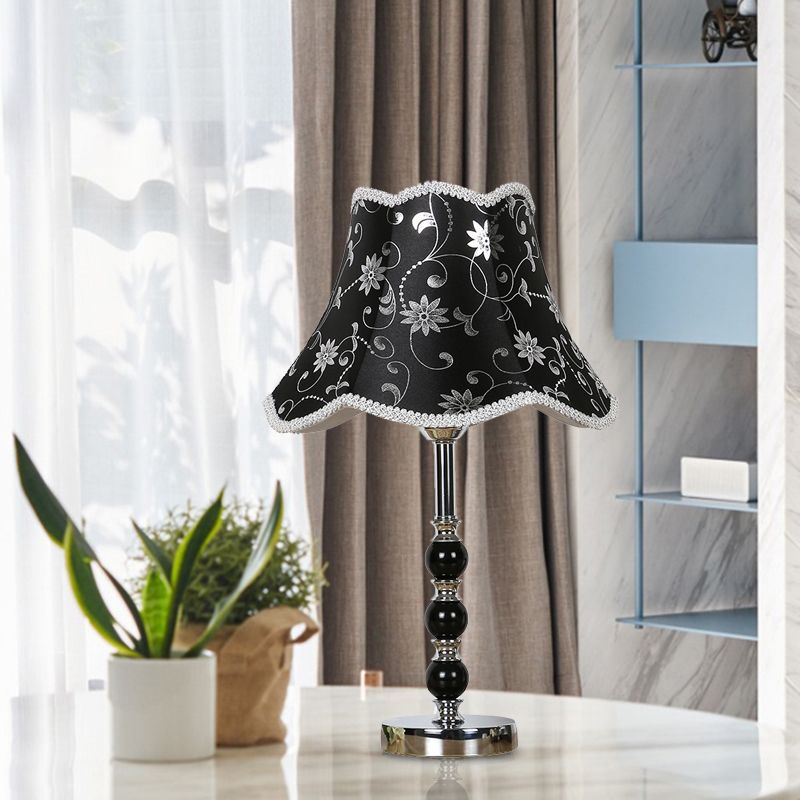 1 Light Crystal Table Lampe Countryside Black Sacalloped Bedroom Night Light avec motif de fleurs