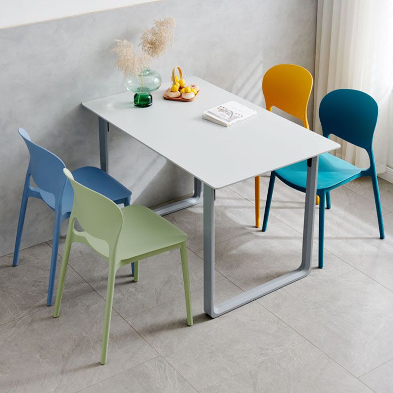 Sillas apilables modernas que cenan las sillas abiertas sin brazos con las piernas plásticas para la cocina