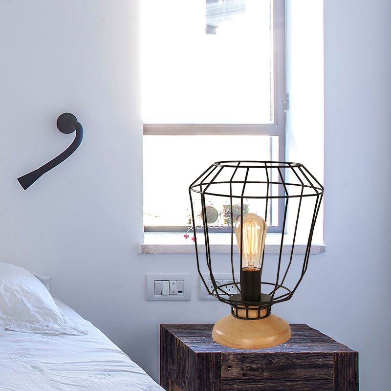 1 lampe de table de bulbe industrielle élégante poire / barillet ombre en métal et lampe à tâche en bois avec garde de fil en noir pour chambre à coucher
