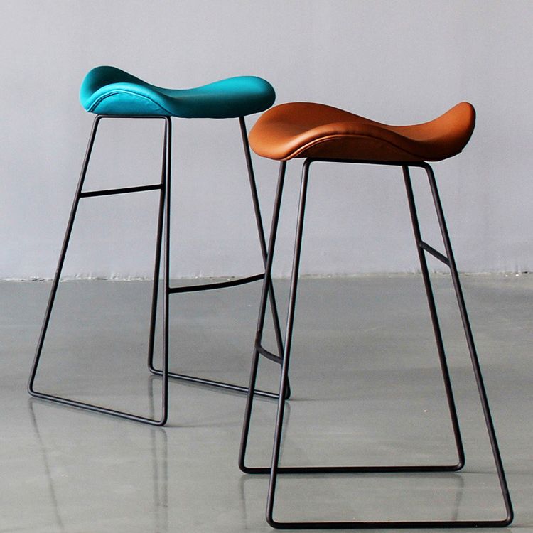 Black PU Leather Barstools Industrial Low Back Bristol Counter Stool with Saddle Seat