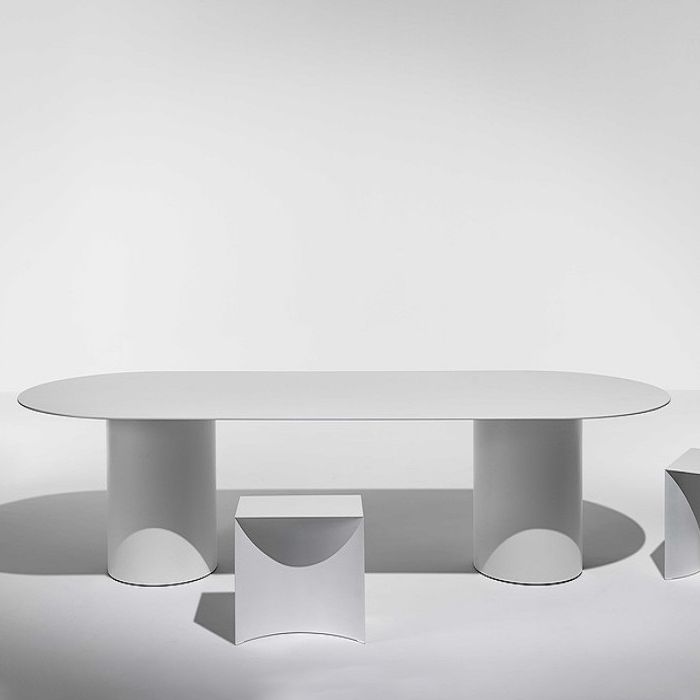 Mesa de comedor de madera maciza de estilo contemporáneo con base de doble pedestal