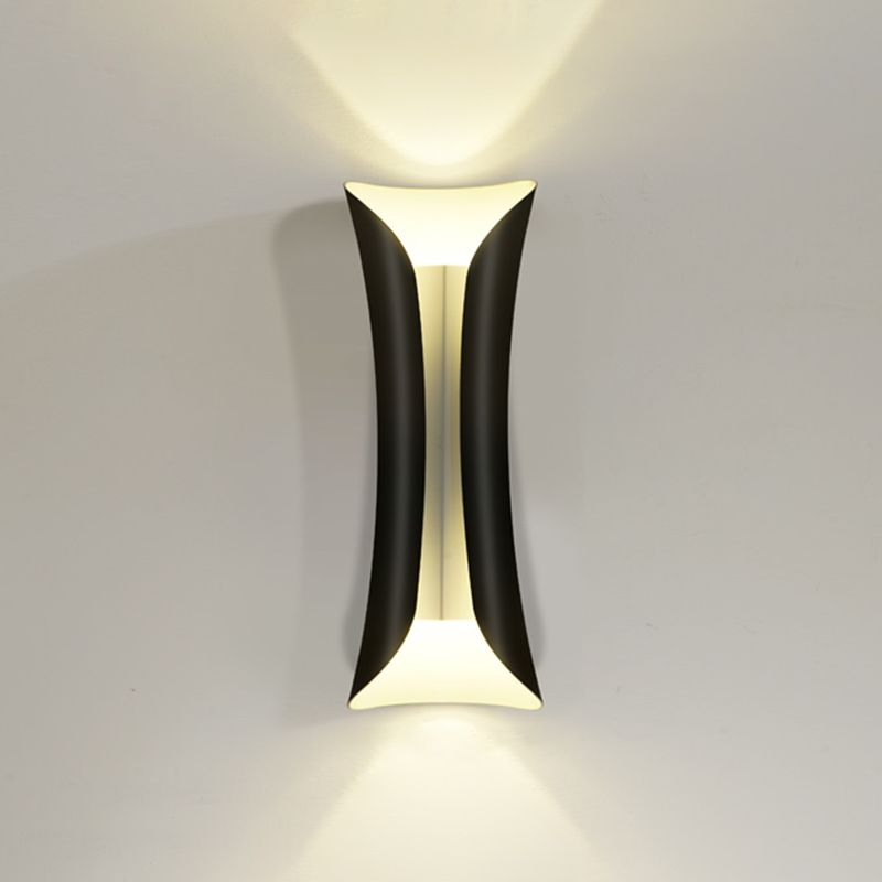 Lampada montata a parete curva Postmoderna semplicità lampada da monte in metallo per soggiorno