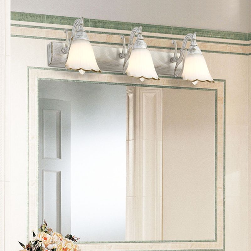Distressed Design Bathroom Vanity Light 3-Light Traditional Wall Sconce with Shades
