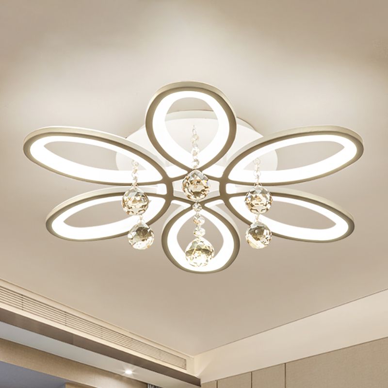 Plafonnier LED moderniste en acrylique à motif floral blanc avec boule de cristal pour chambre à coucher