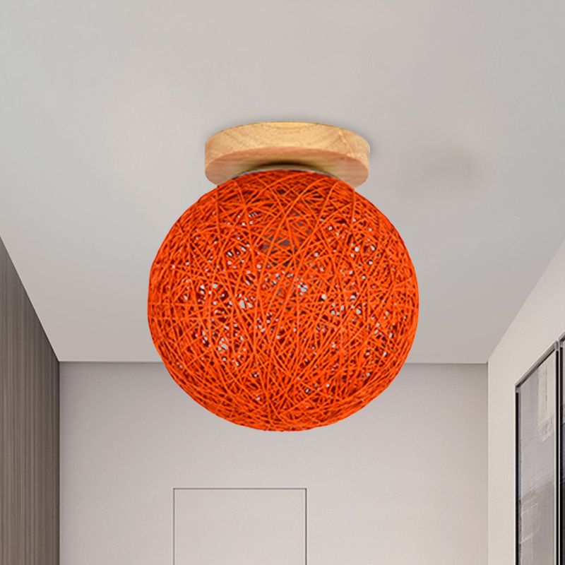 Lámpara de techo de pasillo de 1 cabezal tejida a mano de estilo moderno con pantalla esférica de ratán de 6"/8" de ancho en rojo/rosa