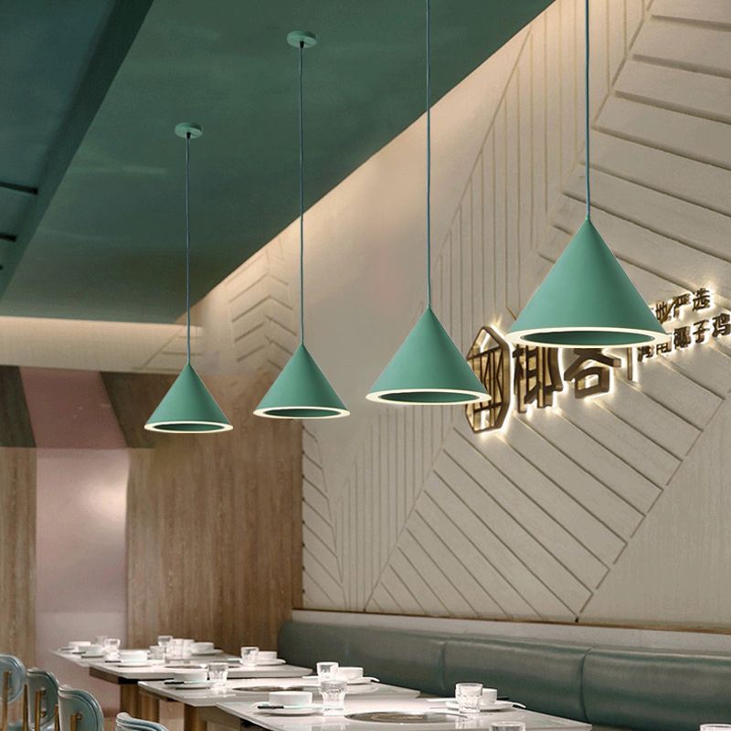 Moderner Stil Anhänger Lichtkegelform Metall 3 Lichter Suspendierung Anhänger