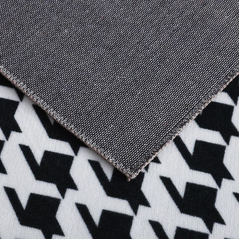 Tapis graphique en polyester rouge de vin de vin Rapier lavable pour la décoration intérieure