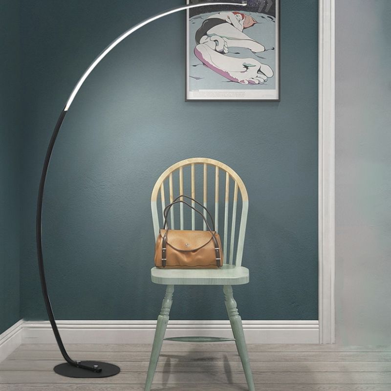 Lampadaire en forme d'arc en aluminium LED minimaliste LED debout pour le salon