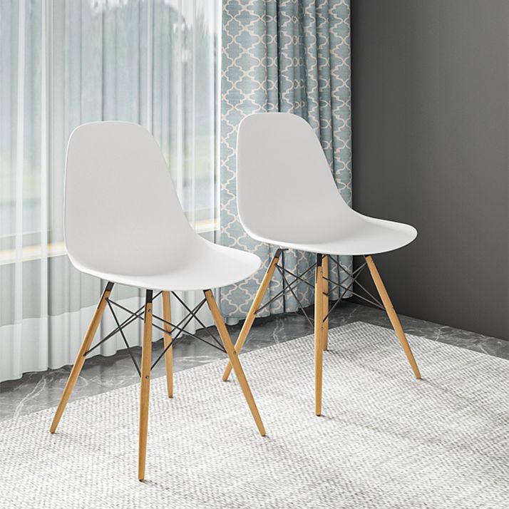 Legno sedia da pranzo scandinavo.