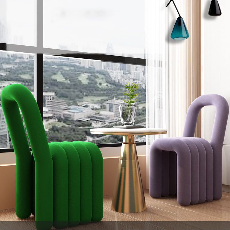 Silla auxiliar de comedor de terciopelo moderno, silla de comedor con respaldo abierto y acabado mate para cocina