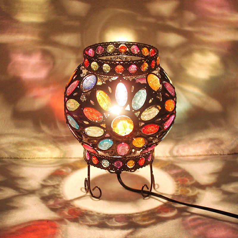 Oblate ijzeren tafelverlichting traditionele 1-licht slaapkamer nachtkastje lamp met acrylkraal in brons