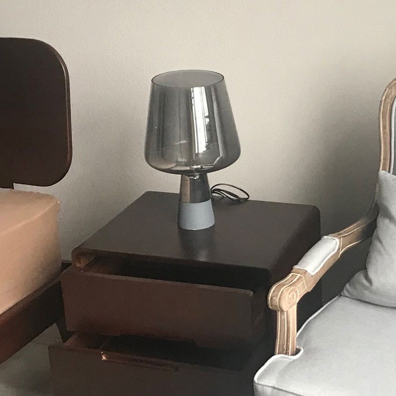 Lampada da comodino in vetro con lampada da tavolo affusolata ultramoderna per camera da letto