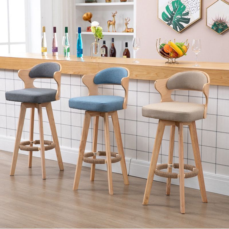 Nordischer Holz Low Rücken Barstool Schwenkerner hoher Hocker mit Polster