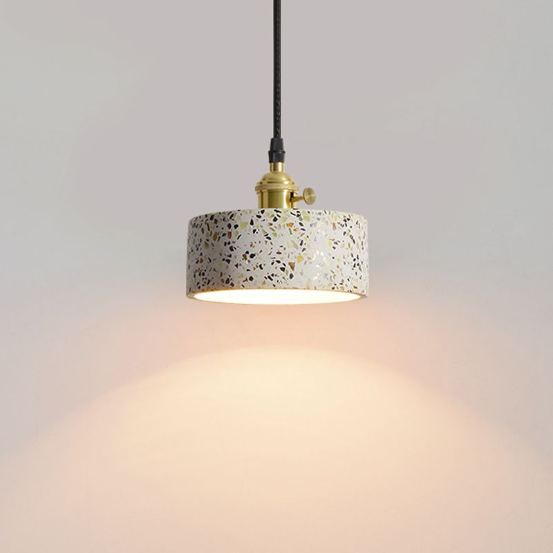 Funzione illuminazione a sospensione ombreggiata in terrazzo in stile minimalista a soffitto appeso in bianco