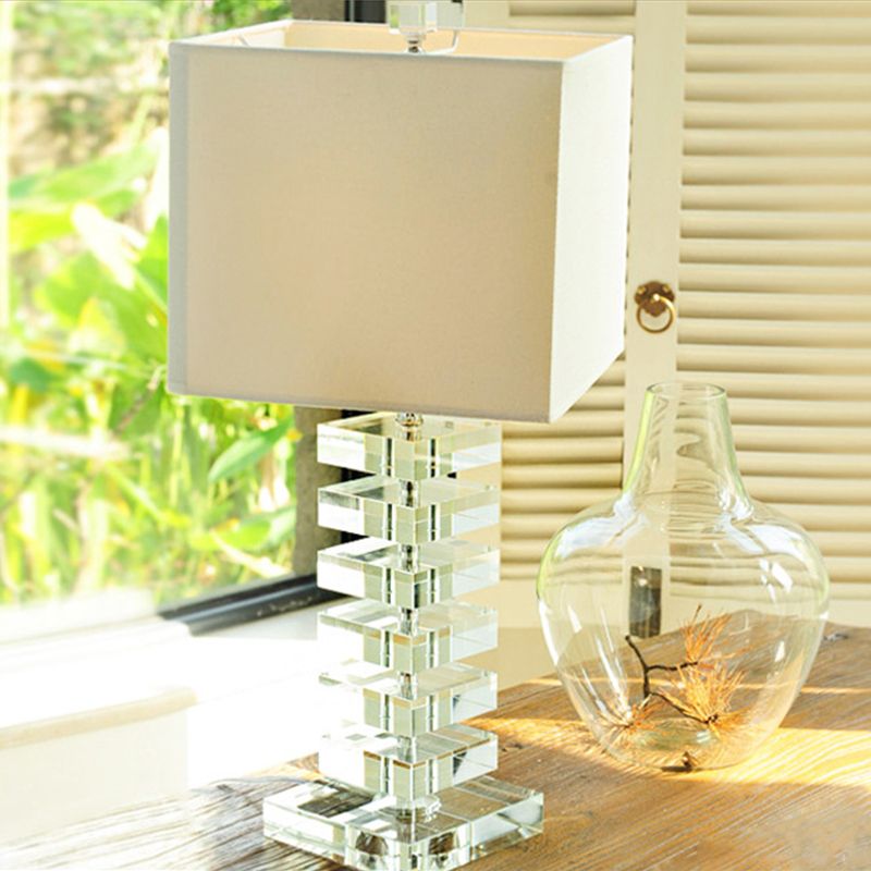 1 tête de salon de bureau Light Modern Clear Multi-couche Crystal Night Table Lampe avec une teinte en tissu beige cube