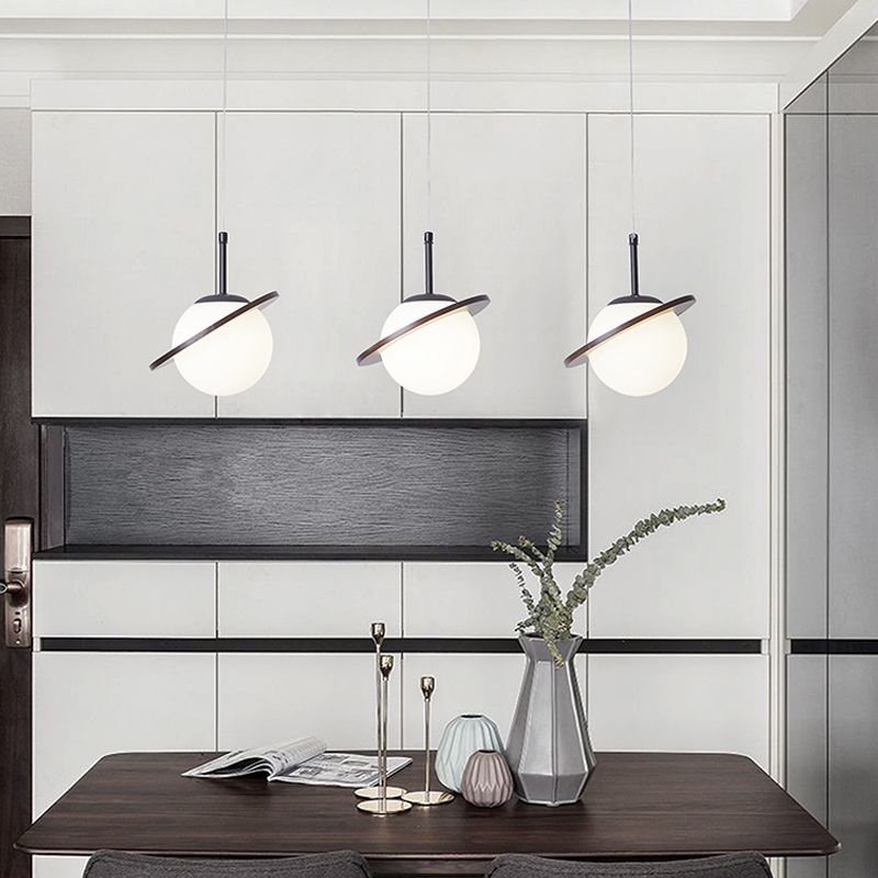 Houten hangende verlichtingsarmaturen Globe Noordse suspensielamp met witte glazen schaduw