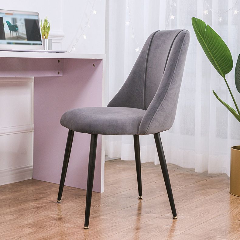Silla de comedor moderna de terciopelo para el hogar Parsons con acabado mate