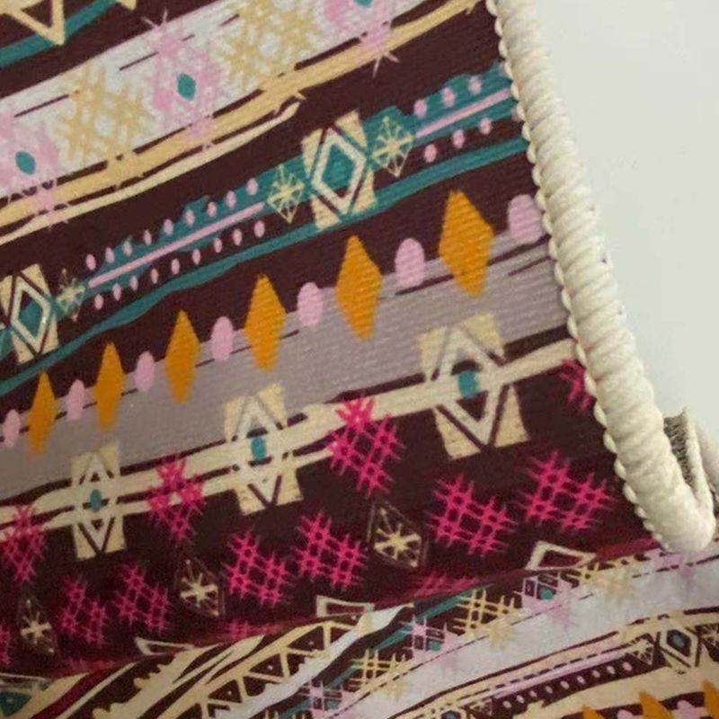 Contemporary Geometric Print Carpet Polyester Rug Stain Resistant Area Carpet for Home Decoration