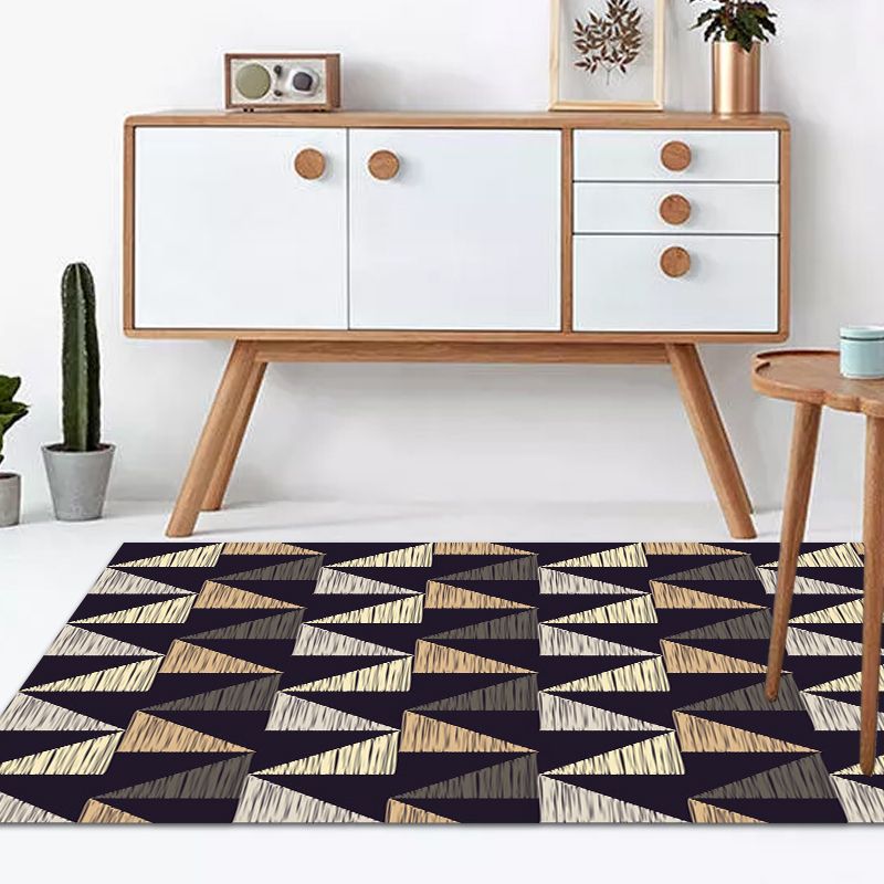 Black Bedroom Rug Modern Geometric Triangle Pattern Area Rug Polyester Stain-Resistant Carpet