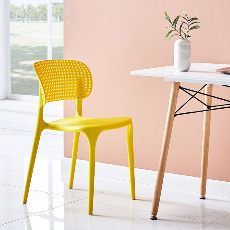 Silla lateral casera de plástico apilable Silla de comedor con respaldo abierto contemporáneo