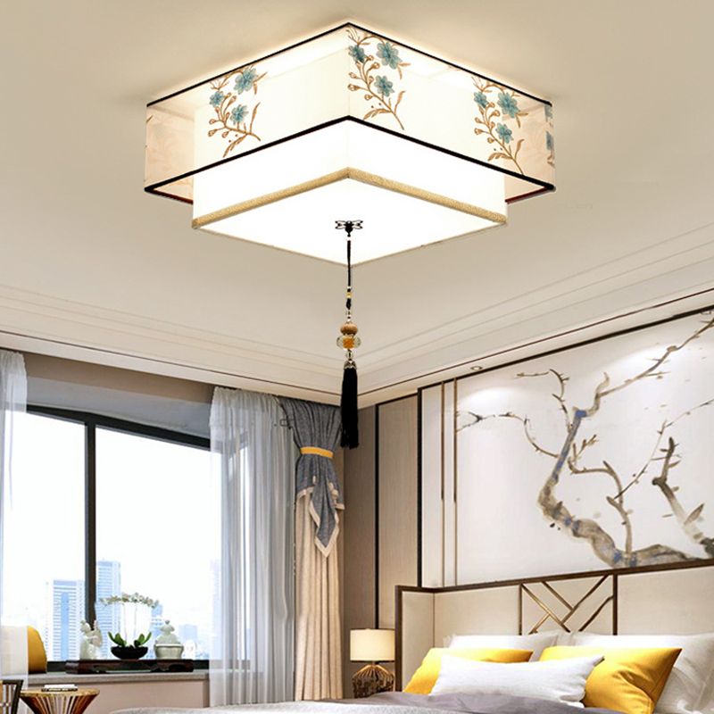 Plafonnier géométrique blanc en fer forgé de style minimaliste traditionnel avec abat-jour en tissus brodés