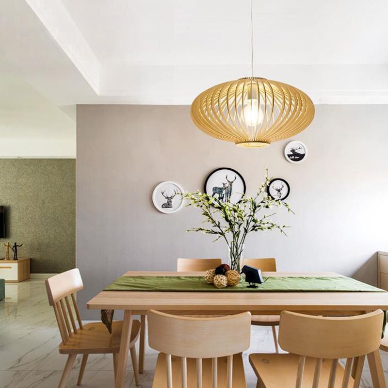 Éclairage suspendu de style contemporain avec une teinte en bois avec une teinte en bois
