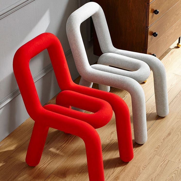 Silla lateral de terciopelo estilo diseñador para el hogar, silla de comedor abierta con acabado mate