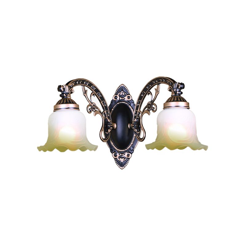Black / White Sicloped Sconce Light Retro Retro Grosted Glass Shade 1/2-Light Room Room Wall Lampe avec bras incurvé