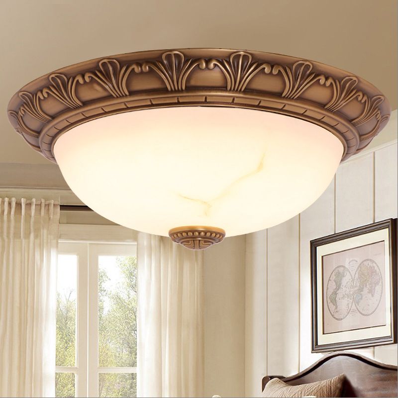 Installation encastrée de style classique avec abat - jour en verre plafonnier encastré en laiton pour les espaces intérieurs